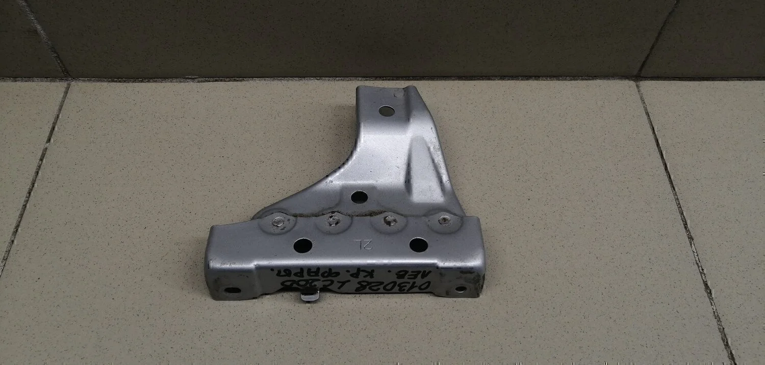 Кронштейн крепления фары Land Cruiser (200) 2008>