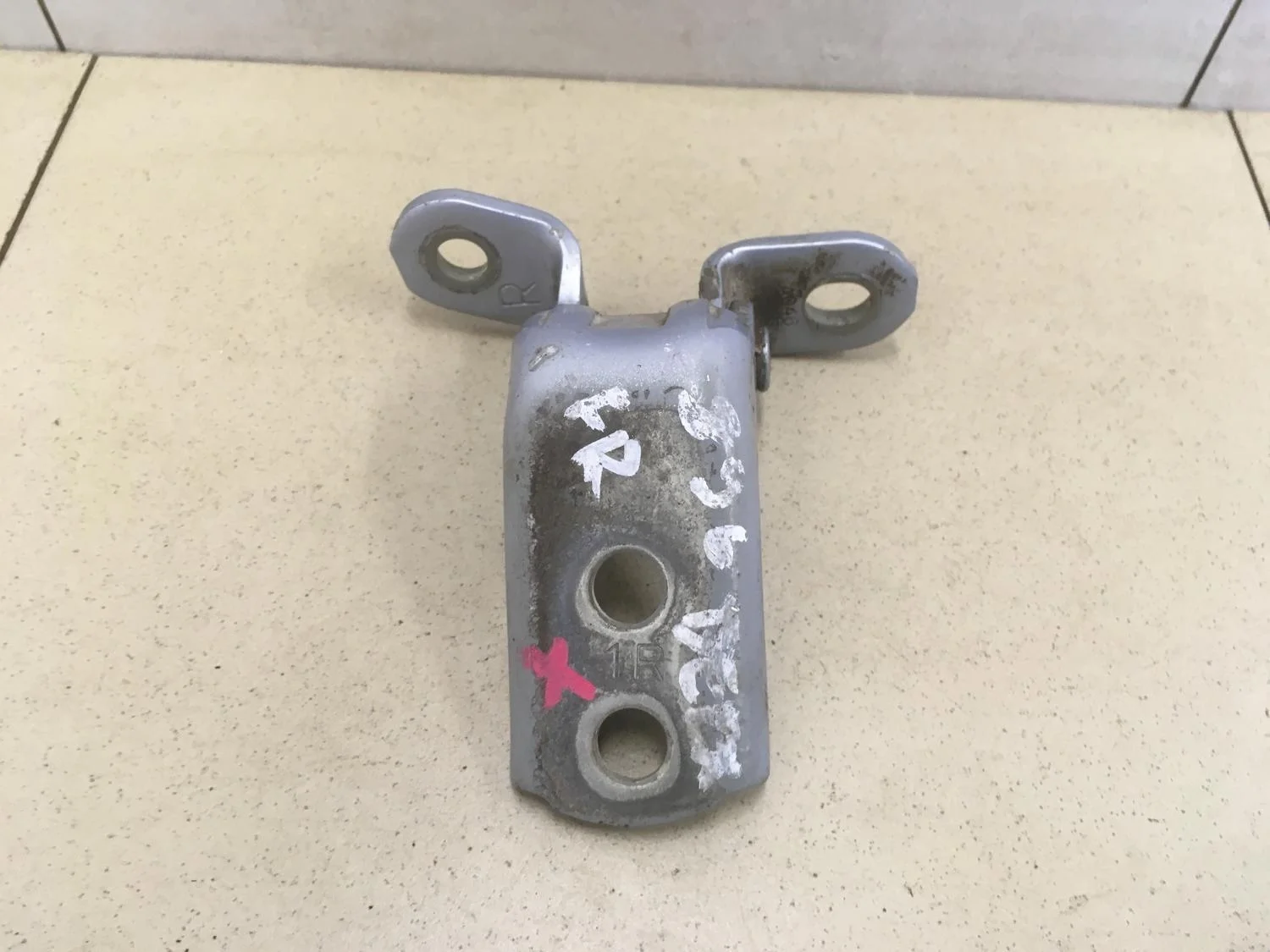 Петля двери передней правой верхняя Camry XV40 2006-2011