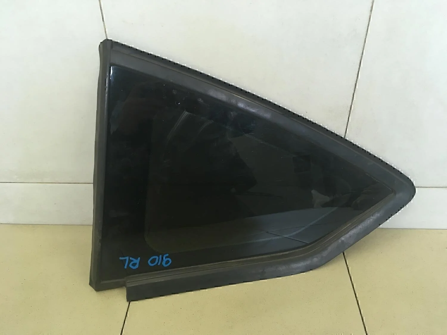 Стекло кузовное глухое левое C4 2005-2011