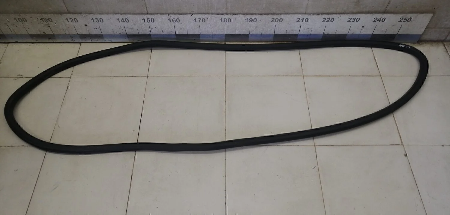 Уплотнитель двери Tiguan 2011-2016