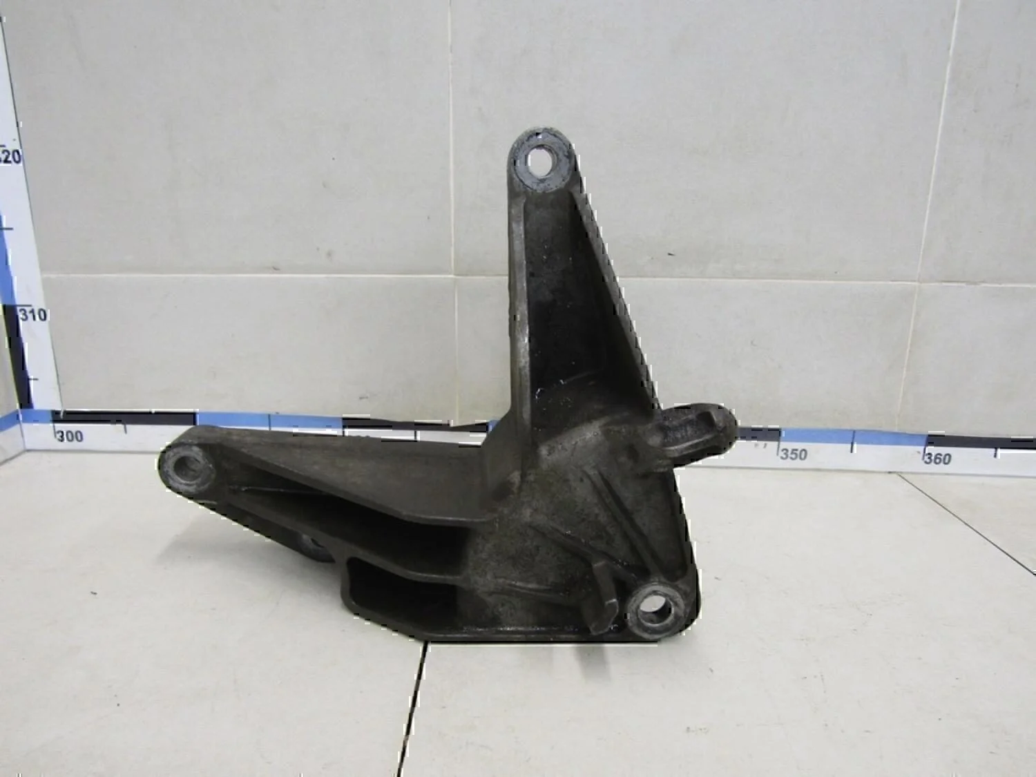 Кронштейн опоры двигателя Cruze 2009-2016