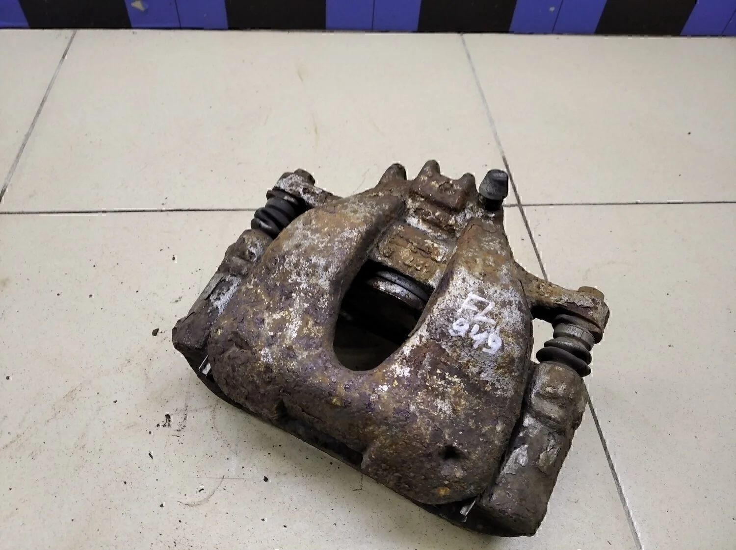 Суппорт передний левый C4 II 2011>