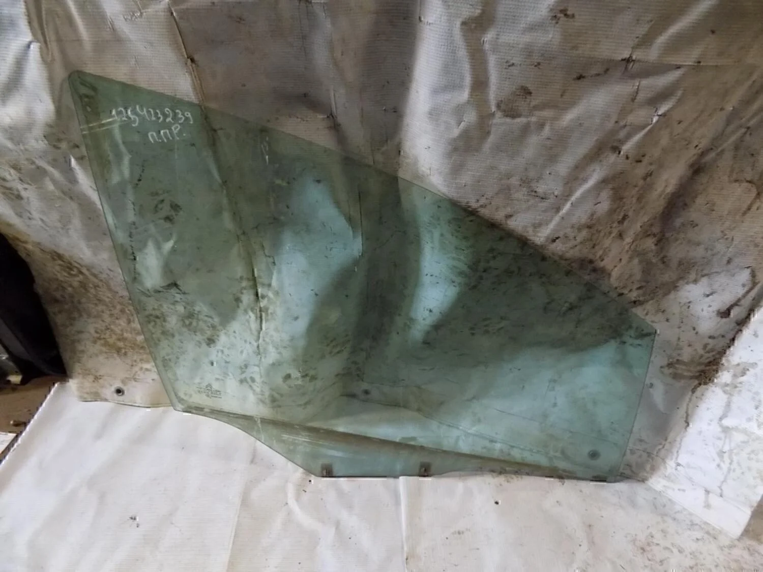 Стекло двери передней правой C4 2005-2011