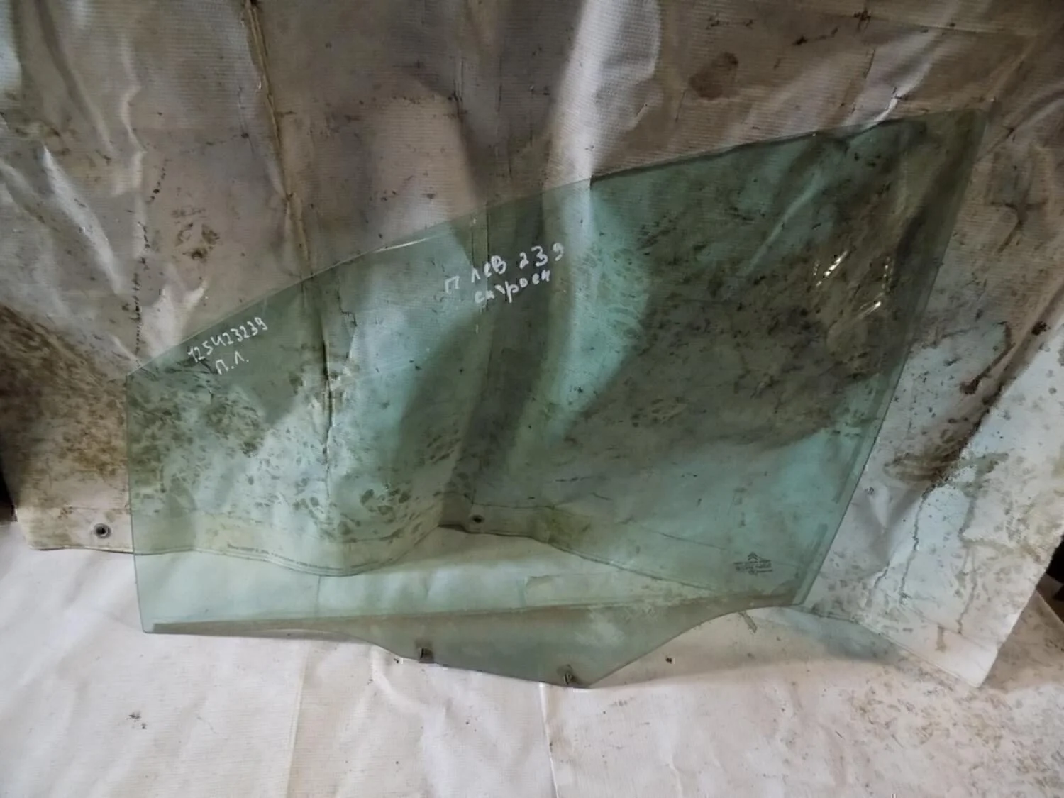 Стекло двери передней левой C4 2005-2011