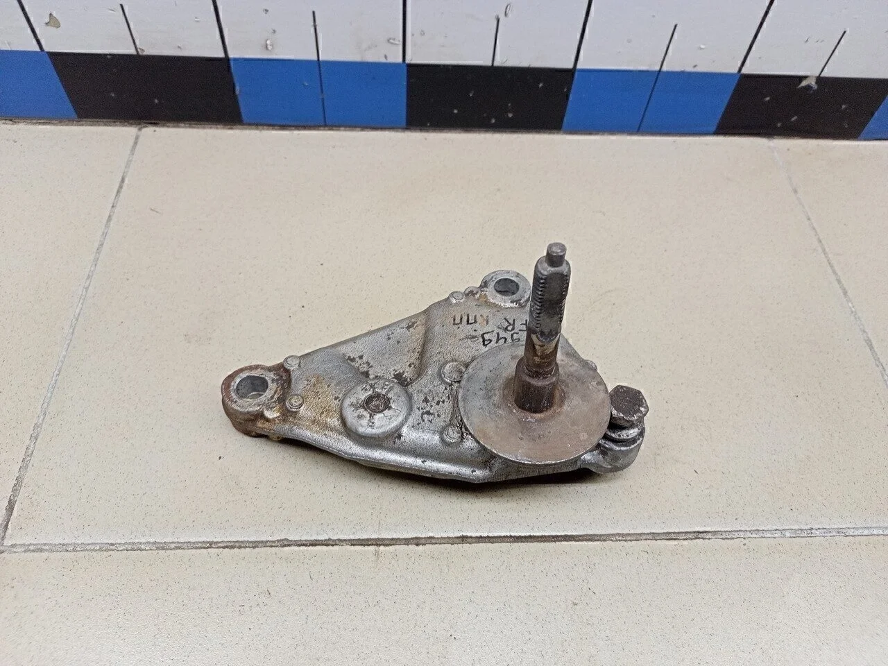 Кронштейн КПП C4 2005-2011