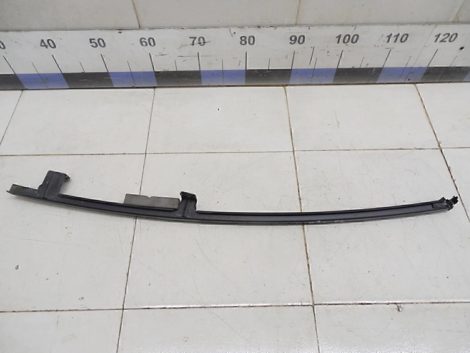 Направляющая стекла двери Tiida (C11) 2007-2014