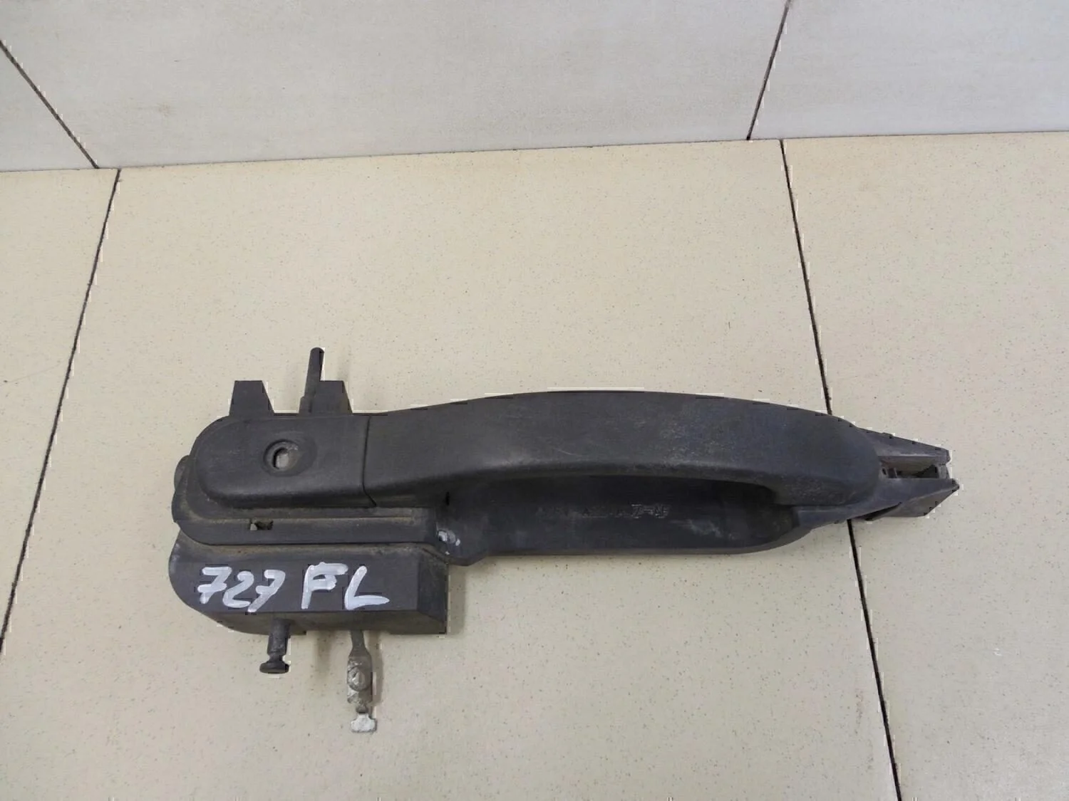 Ручка двери передней наружная левая Fiesta 2001-2007