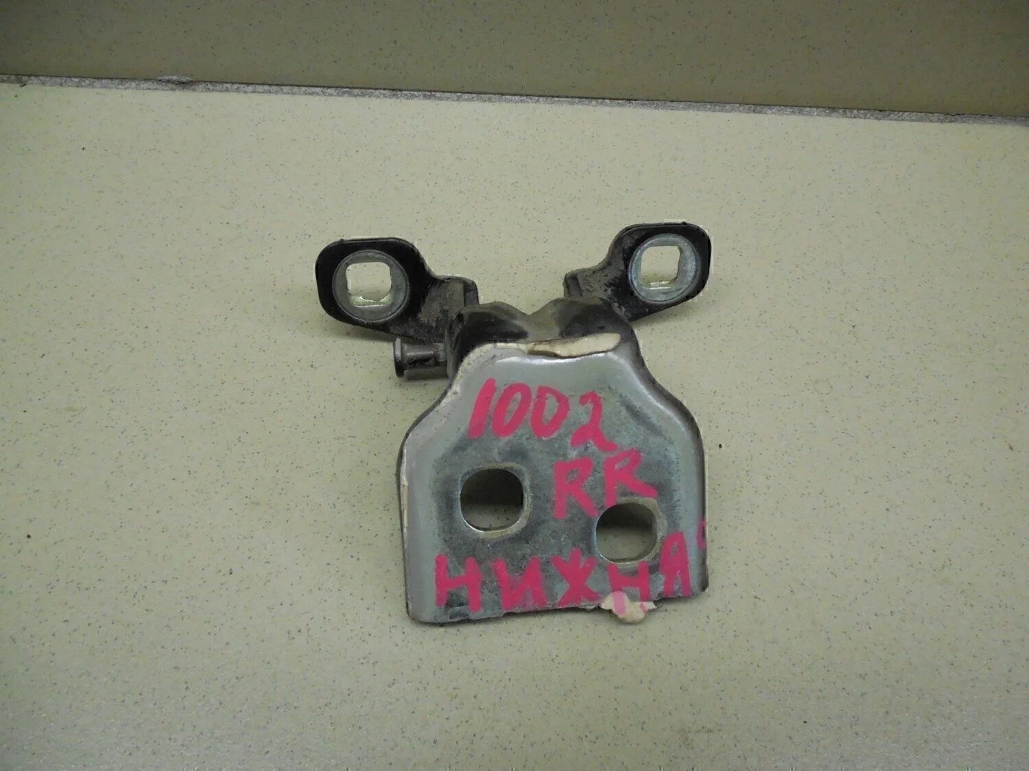 Петля двери Duster 2012>