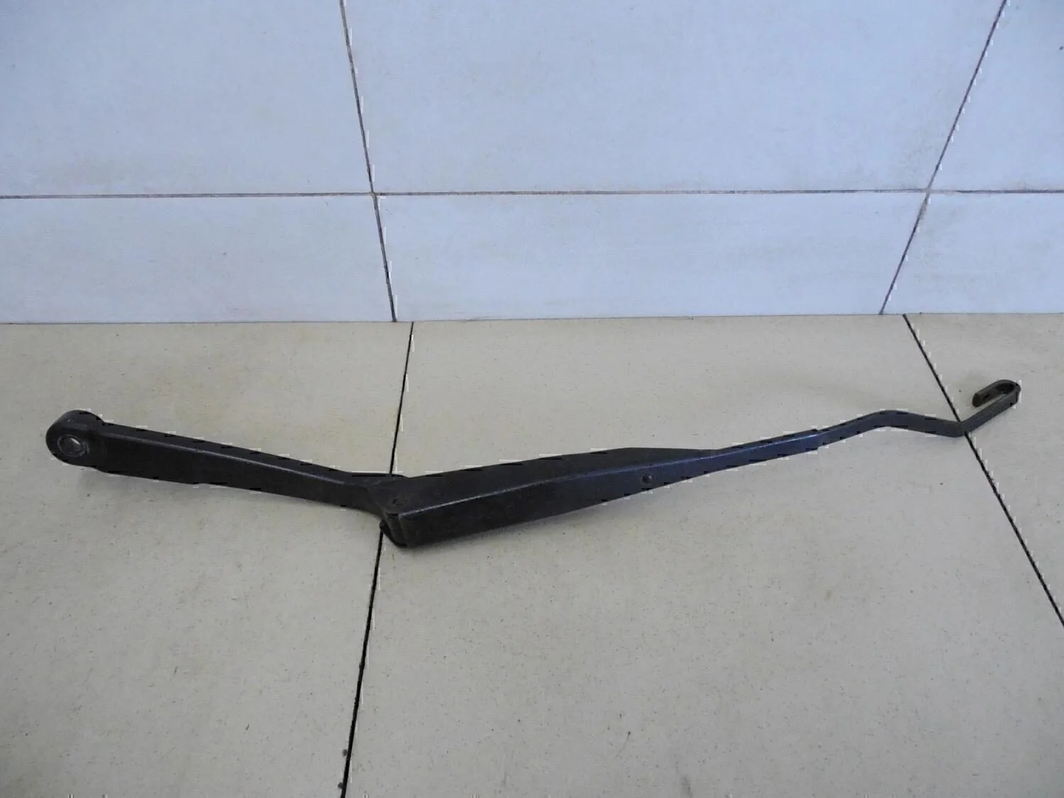 Поводок стеклоочистителя передний левый Lanos 2004-2010