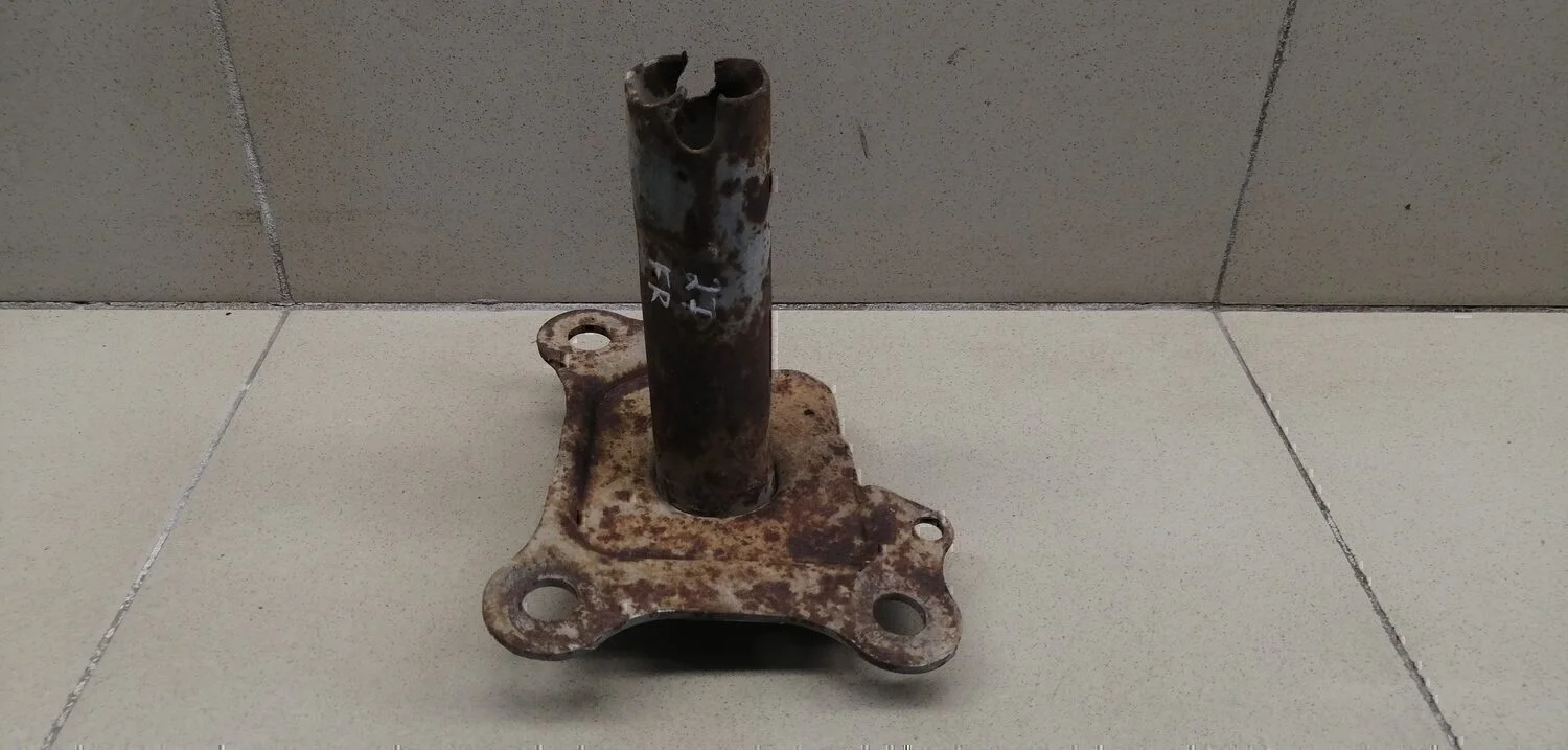 Кронштейн усилителя переднего бампера правый A3 (8L1) 1996-2003