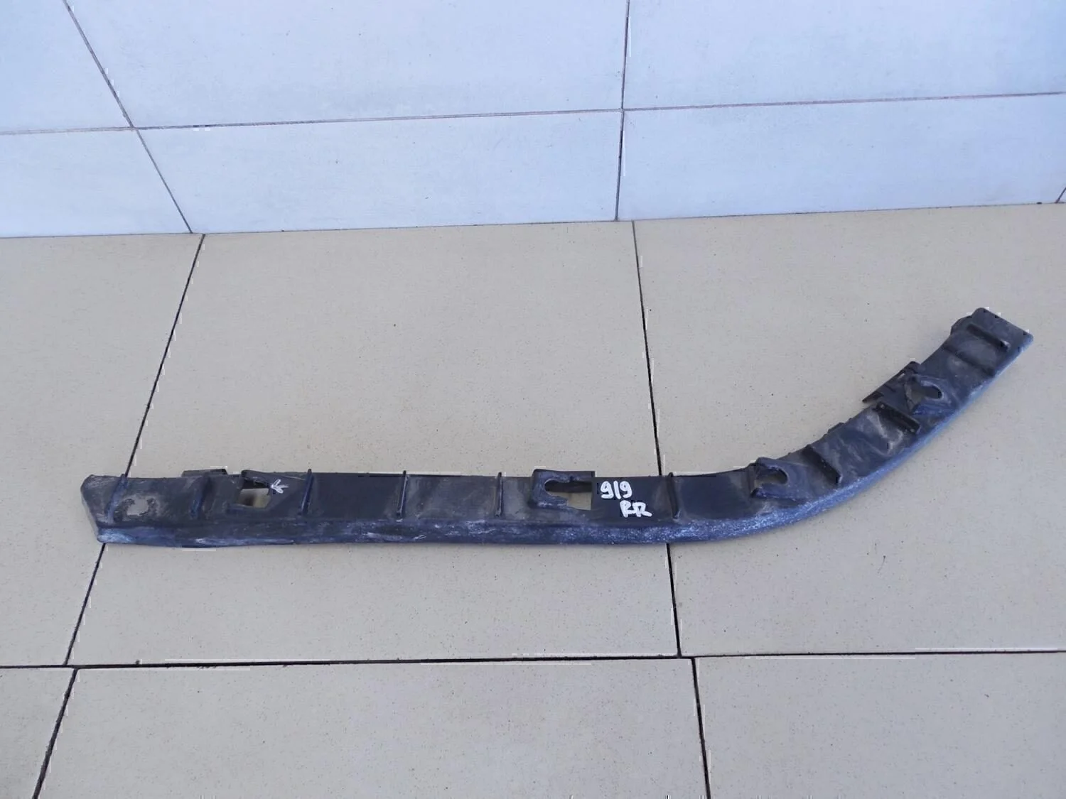 Направляющая заднего бампера правая Solaris 2010-2017