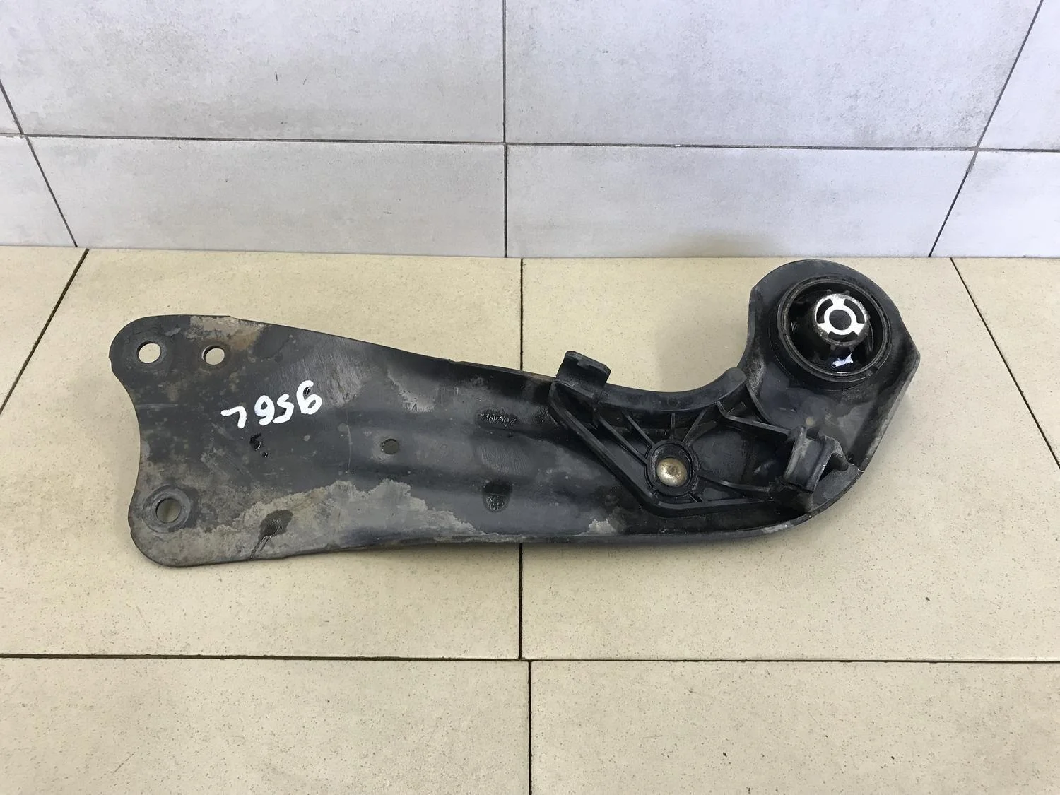 Рычаг задний продольный левый Tiguan 2007-2011