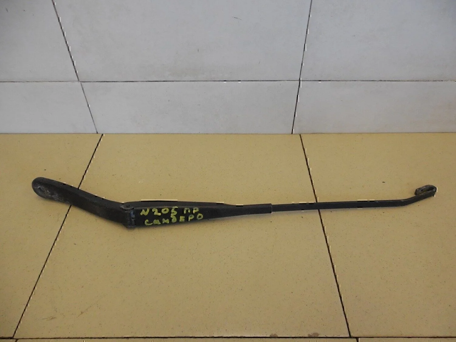 Поводок стеклоочистителя передний правый Duster 2012>