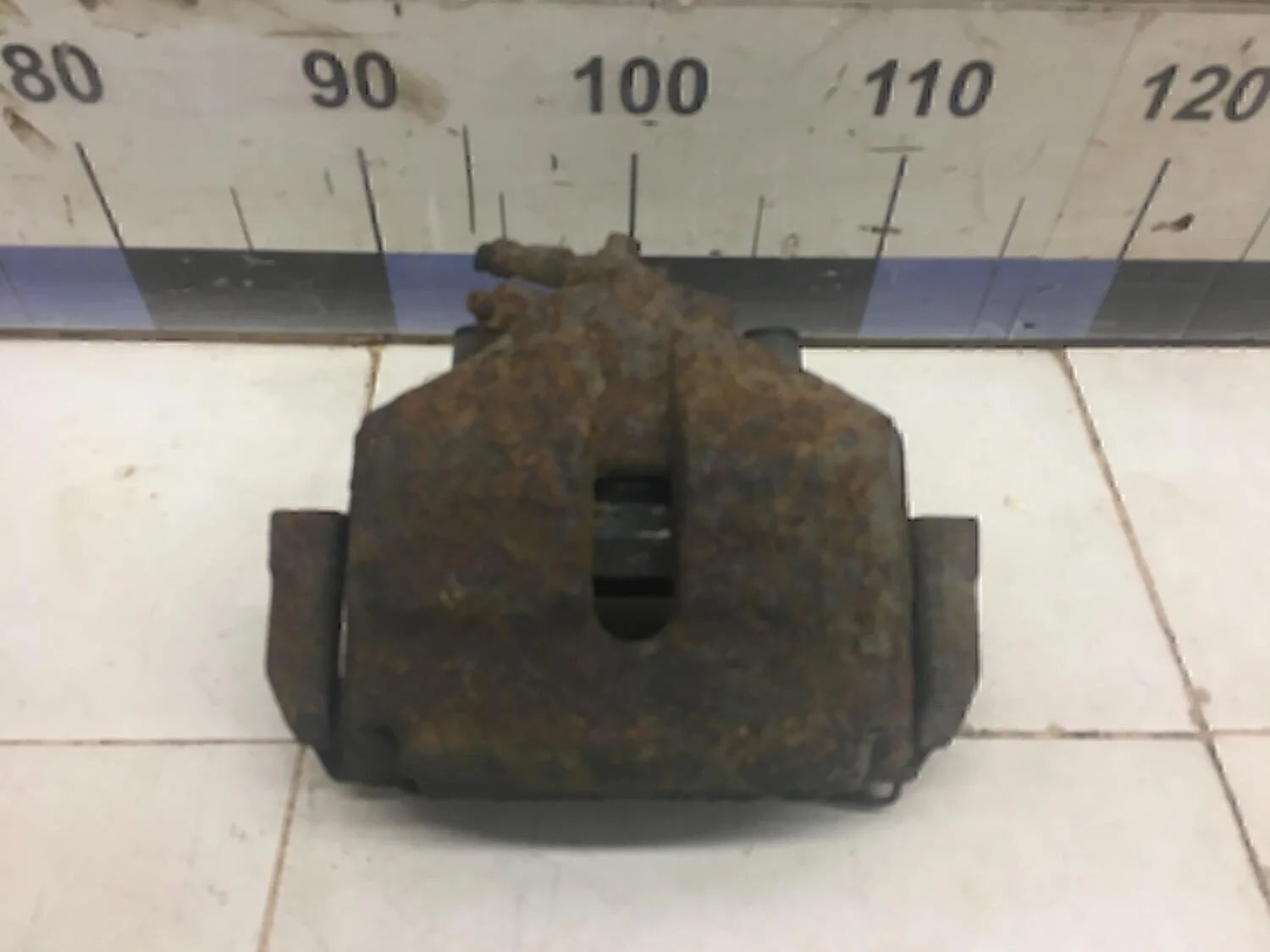 Суппорт передний правый Passat [B6] 2005-2010