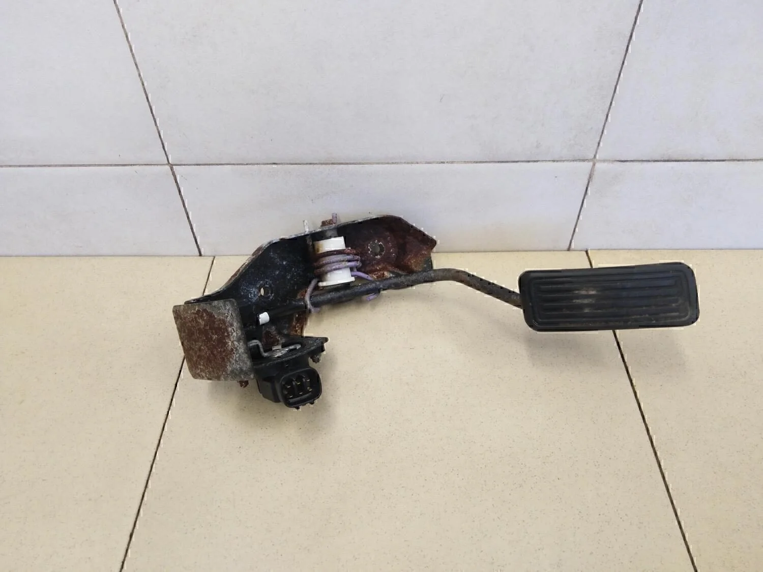 Педаль газа Corolla E12 2001-2006