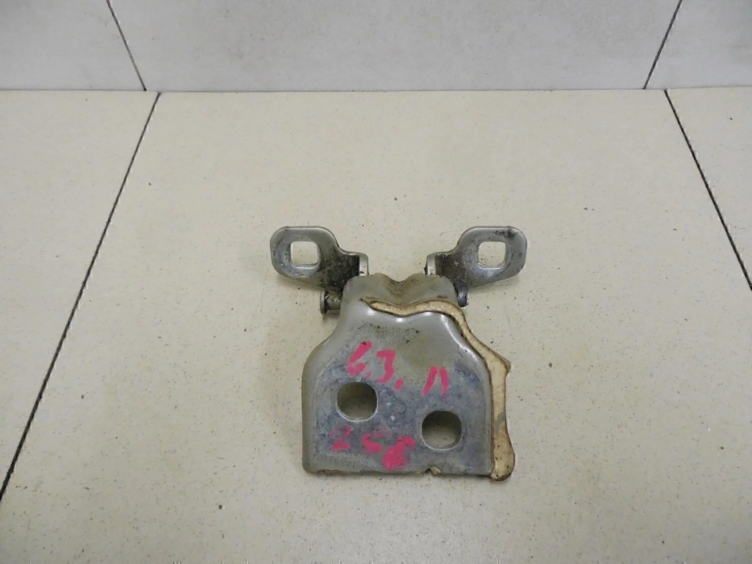 Петля двери задней левой верхняя Duster 2012>