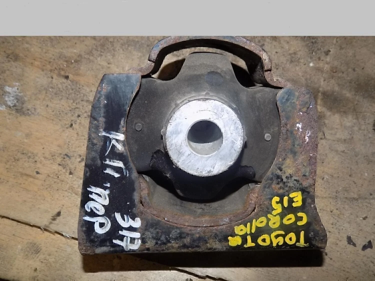 Опора двигателя передняя Corolla E15 2006-2013