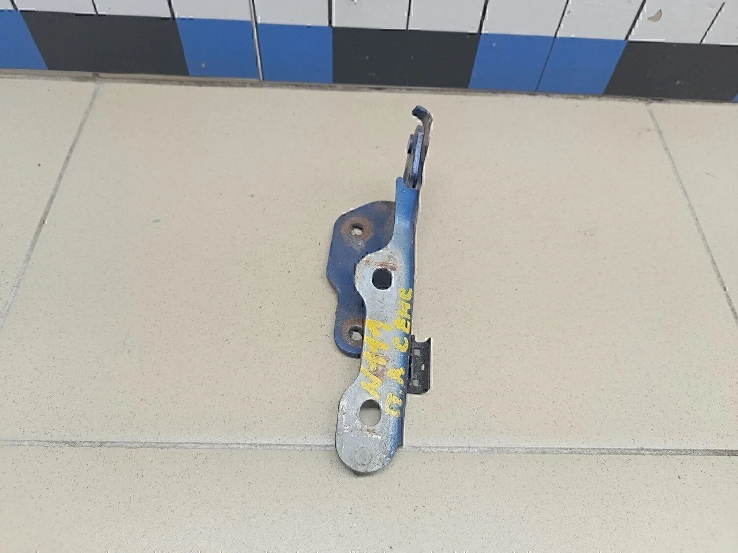 Петля капота левая Lanos 2004-2010