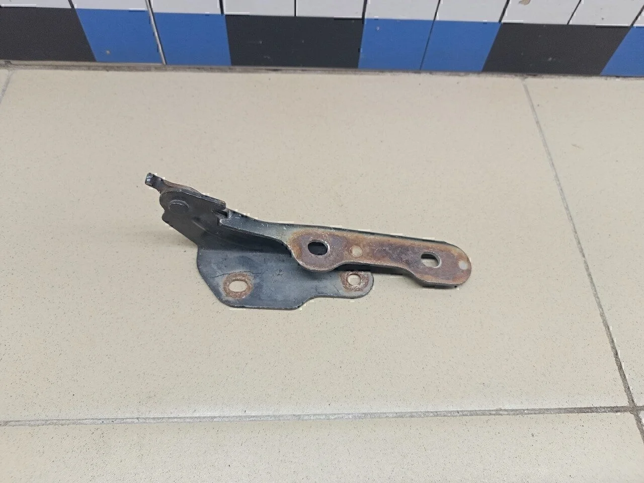 Петля капота левая Lanos 2004-2010