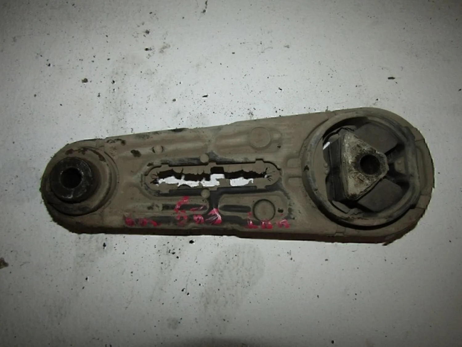 Опора двигателя задняя Almera N16 2000-2006