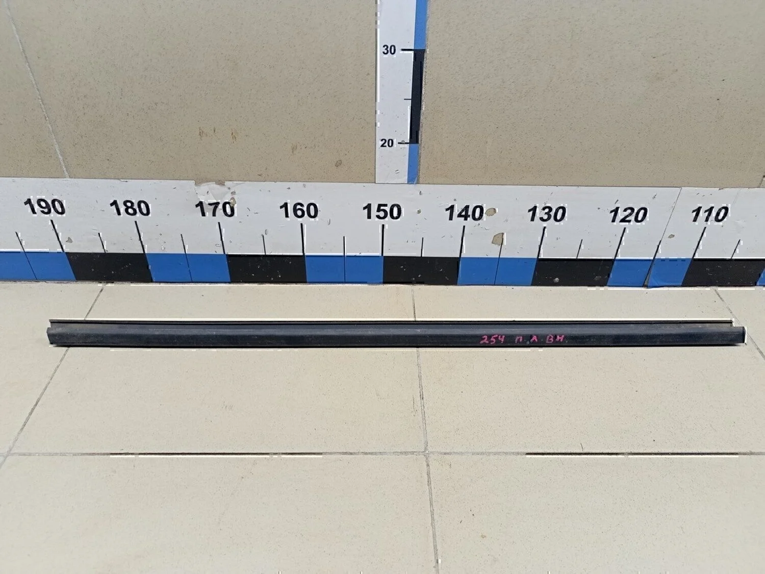 Накладка стекла переднего левого Focus II 2005-2008