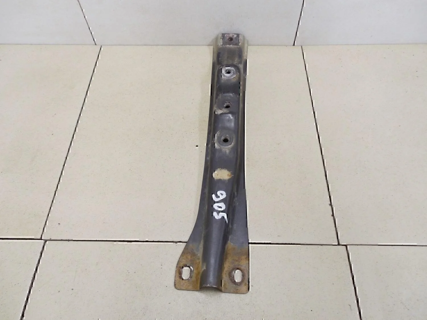 Кронштейн замка капота L200 (KB) 2006-2016