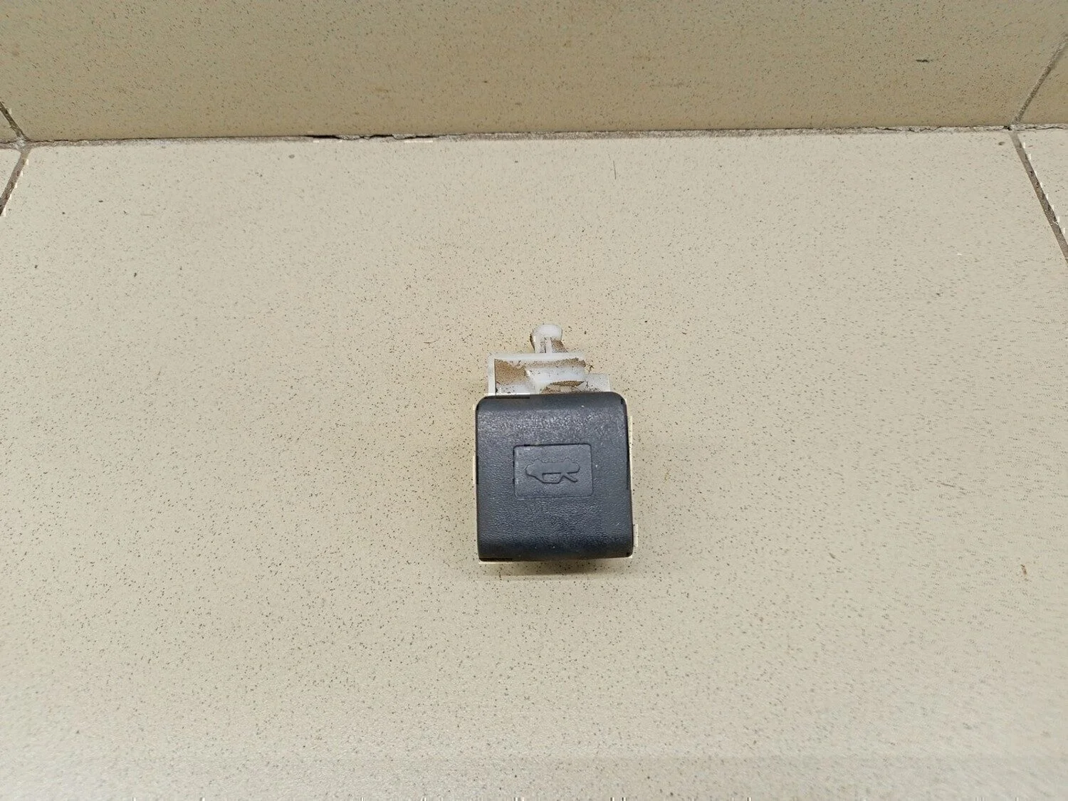 Ручка открывания капота Avensis II 2003-2008