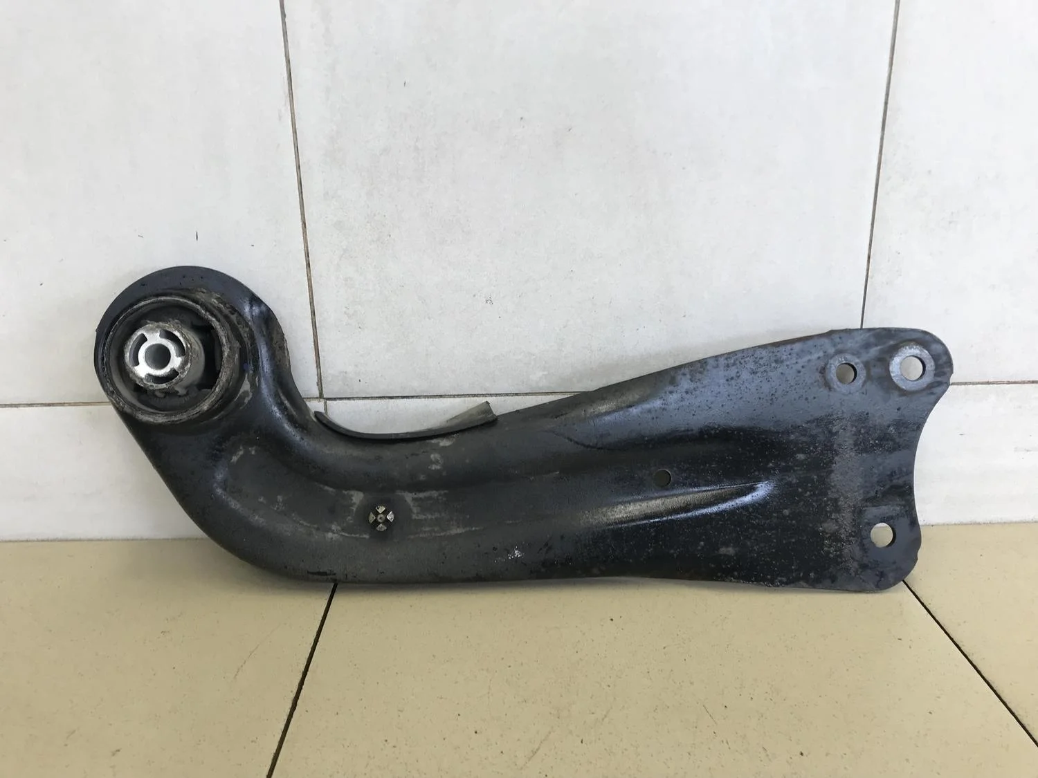 Рычаг задний продольный левый Tiguan 2007-2011