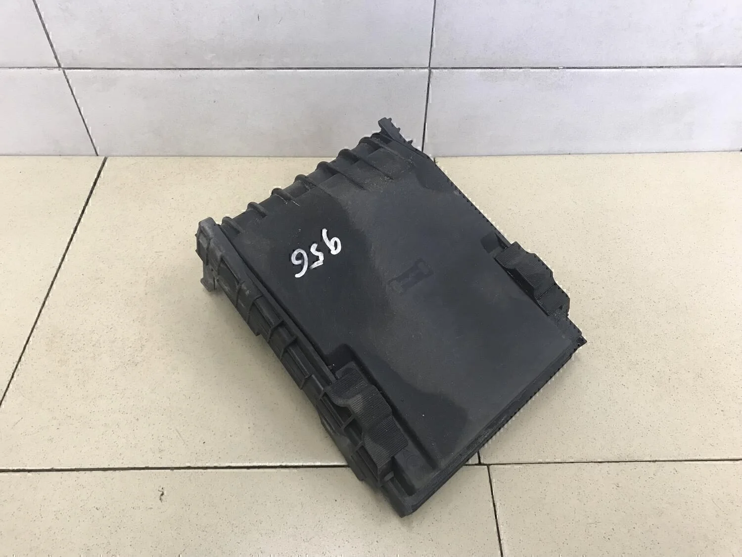 Крышка блока предохранителей Passat [B6] 2005-2010