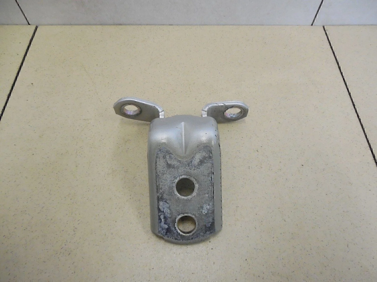 Петля двери передней Almera (G15) 2013>