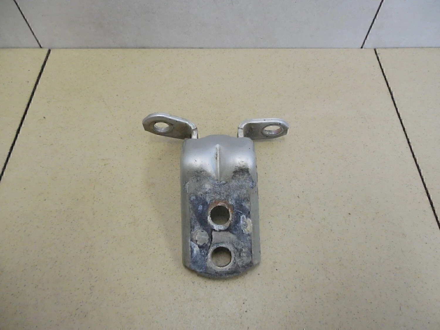 Петля двери передней Almera (G15) 2013>