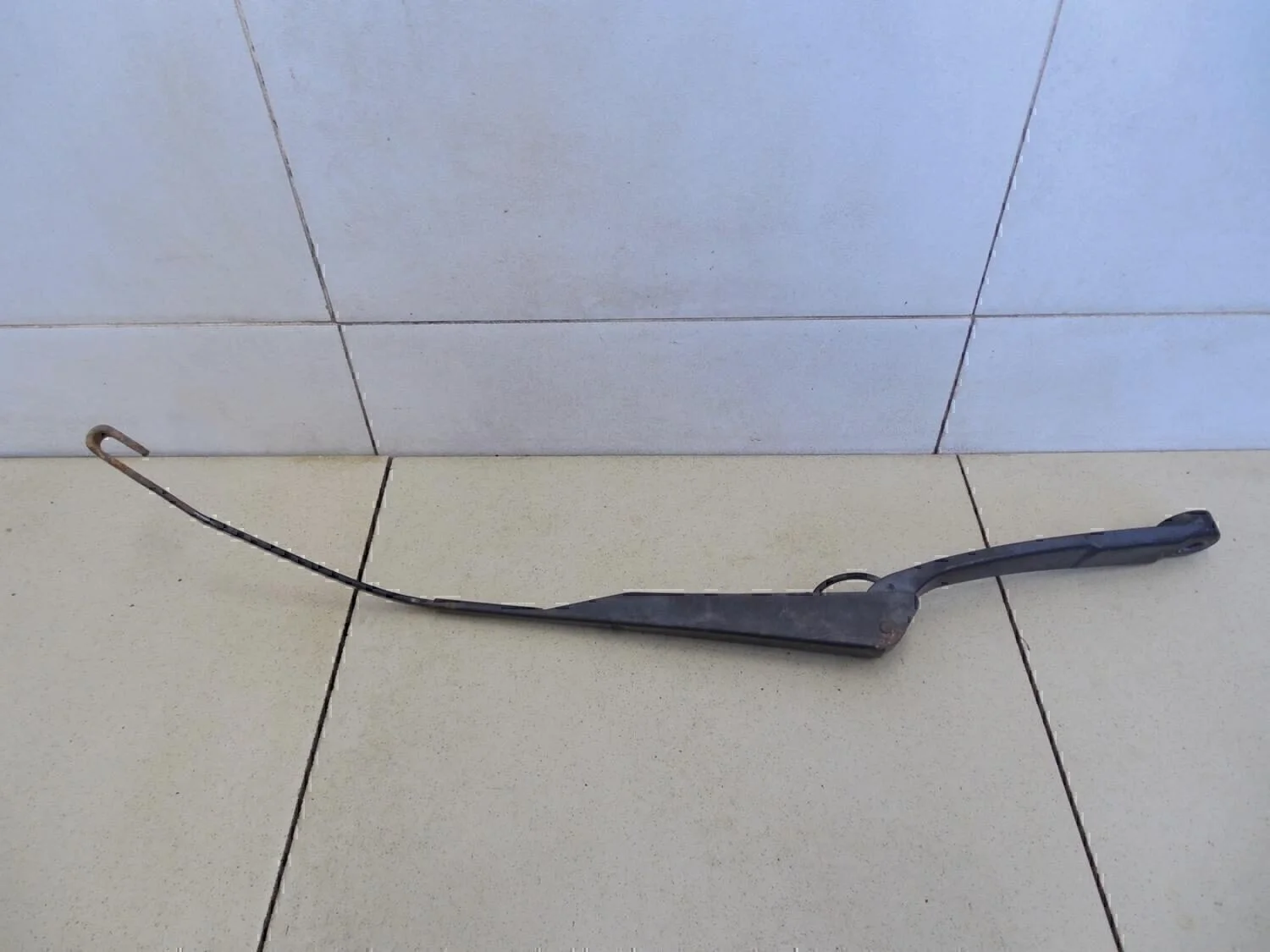 Поводок стеклоочистителя передний правый Lanos 2004-2010