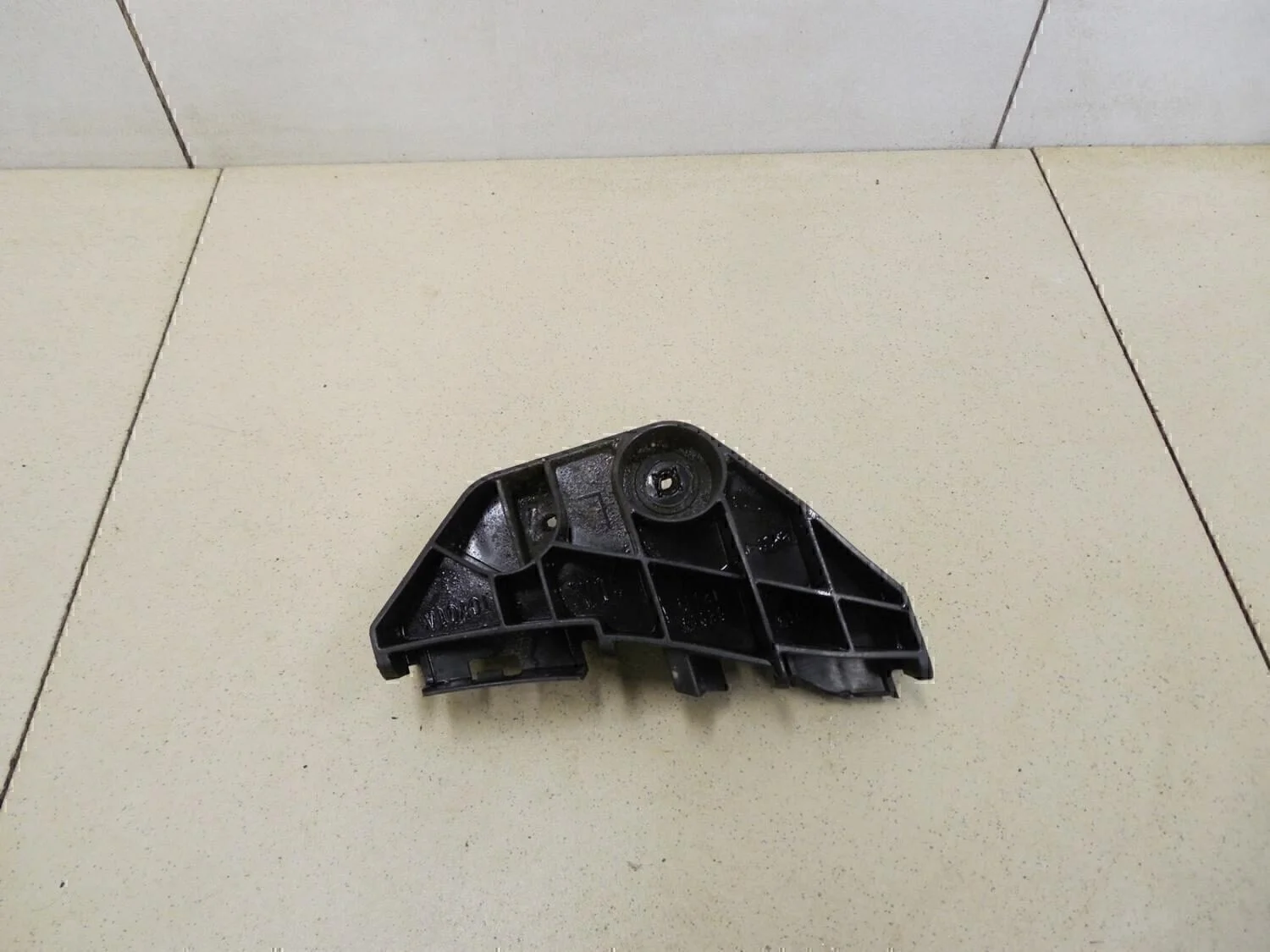 Направляющая заднего бампера левая Corolla E15 2006-2013