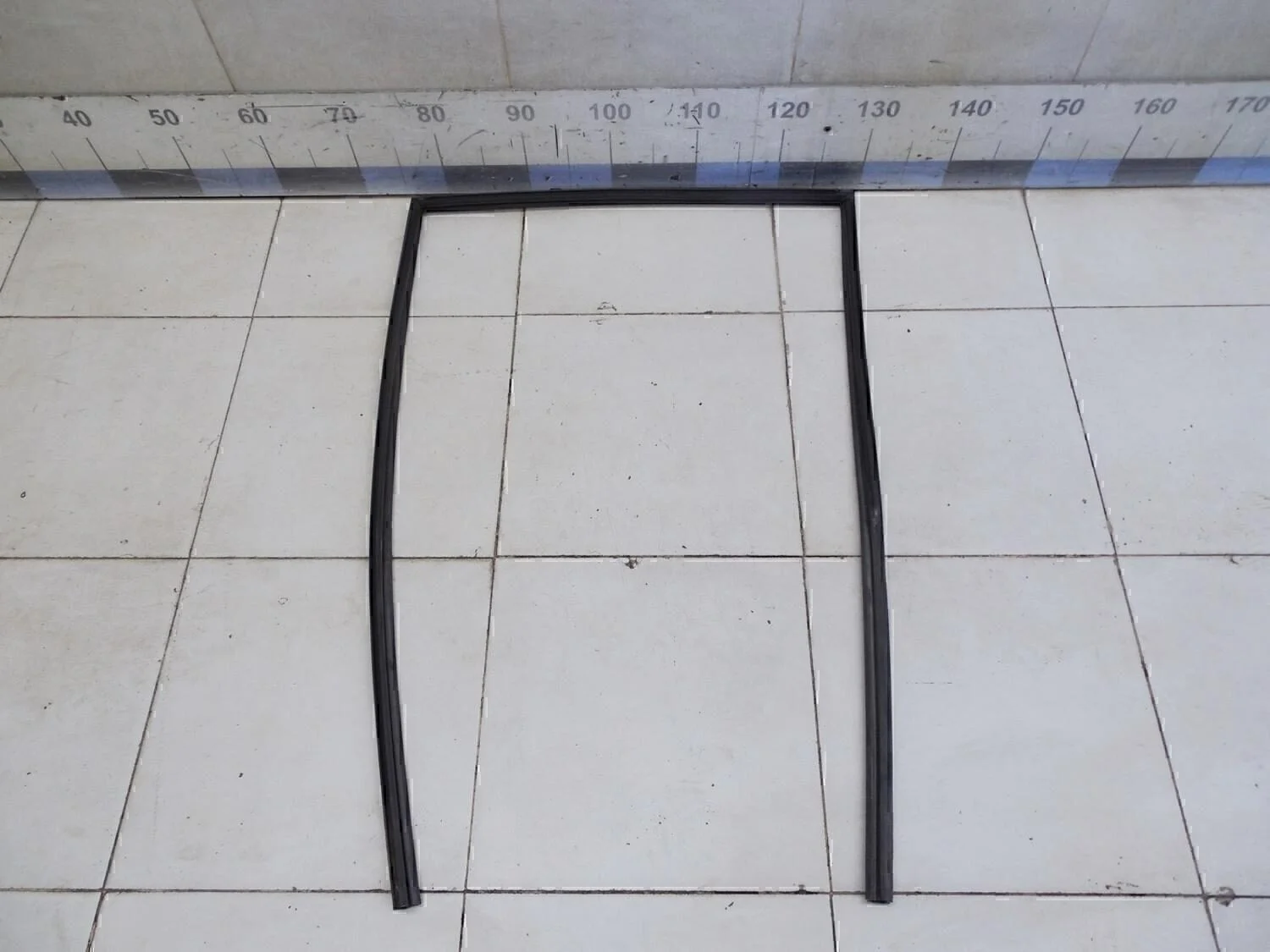 Уплотнитель стекла двери Grand Vitara 2006-2015