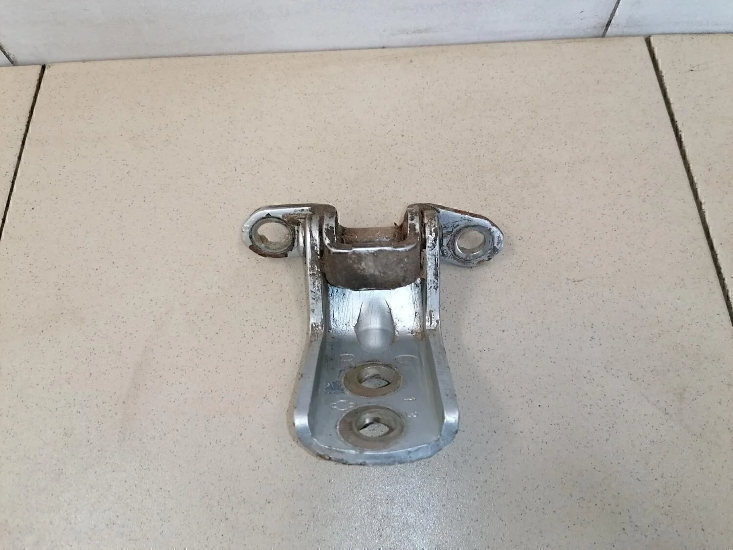 Петля двери Almera N16 2000-2006