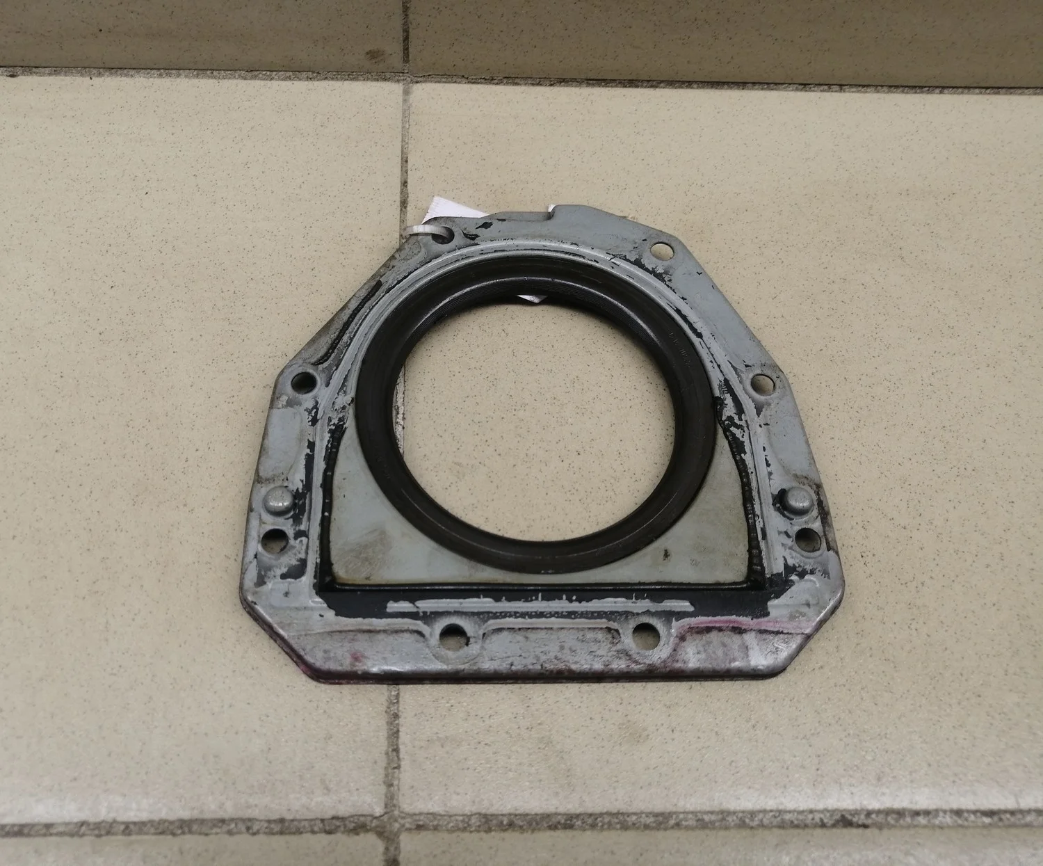 Крышка коленвала задняя  Passat [B6] 2005-2010