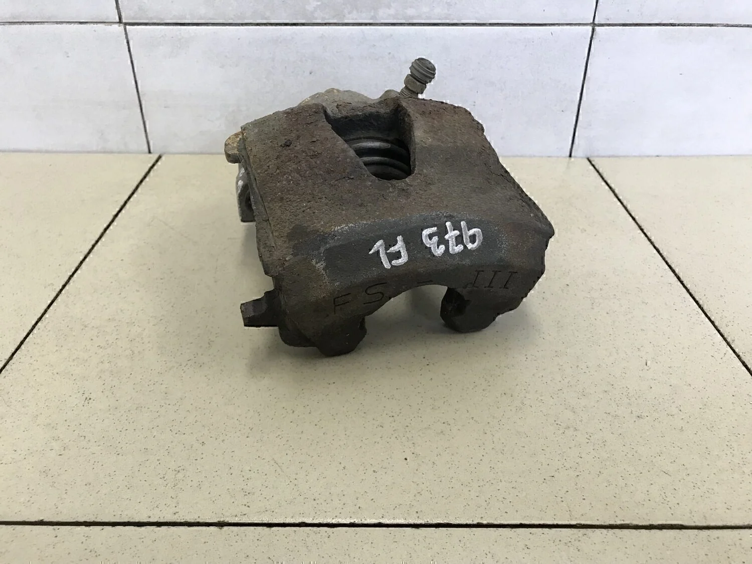 Суппорт передний левый A3 (8L1) 1996-2003