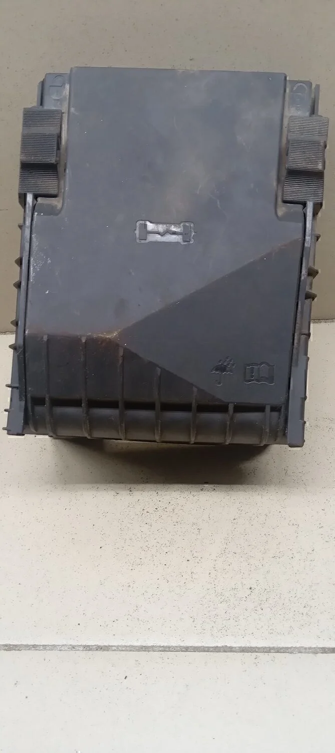 Крышка блока предохранителей Passat [B6] 2005-2010