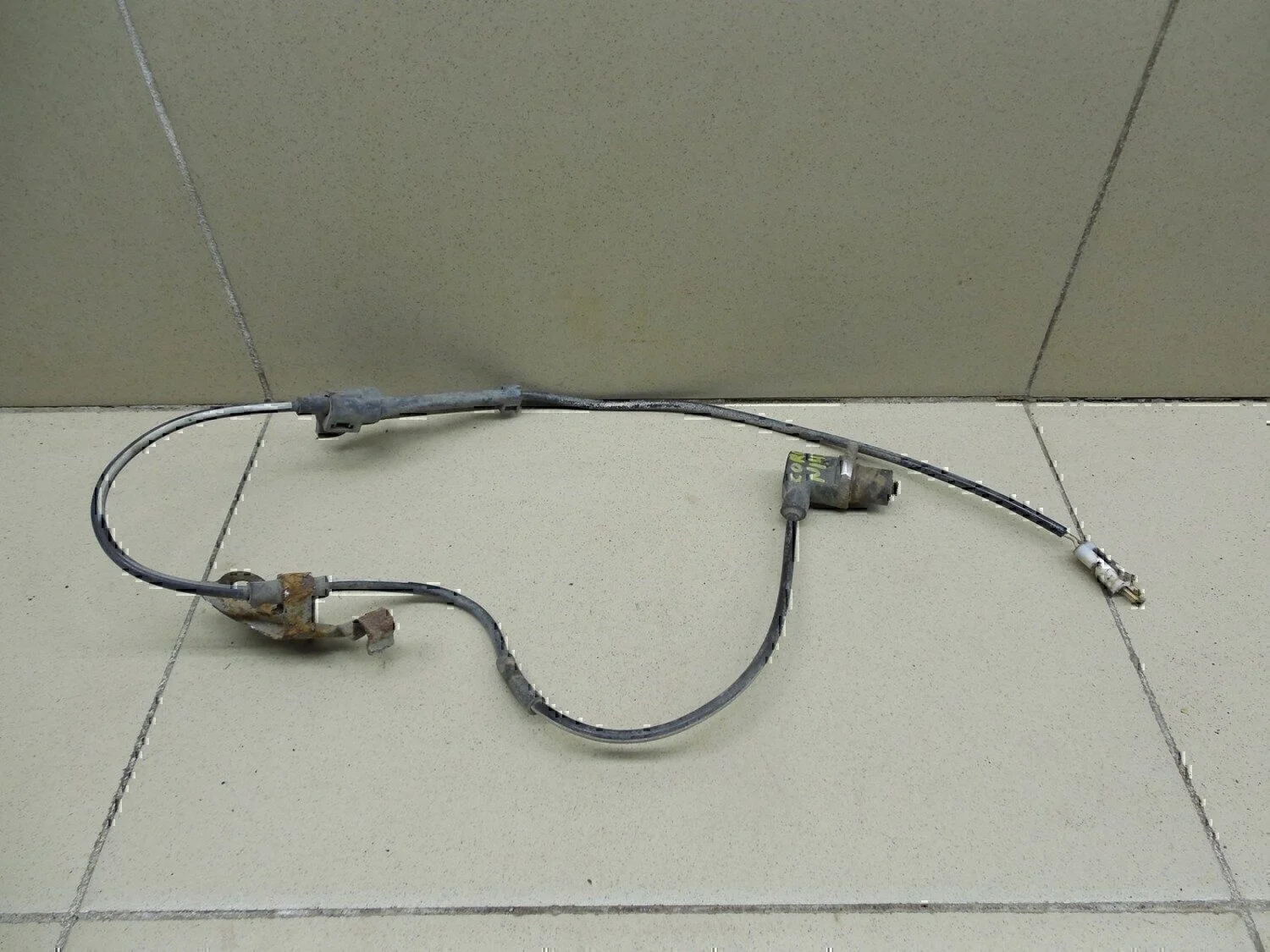 Датчик ABS передний левый Avensis II 2003-2008