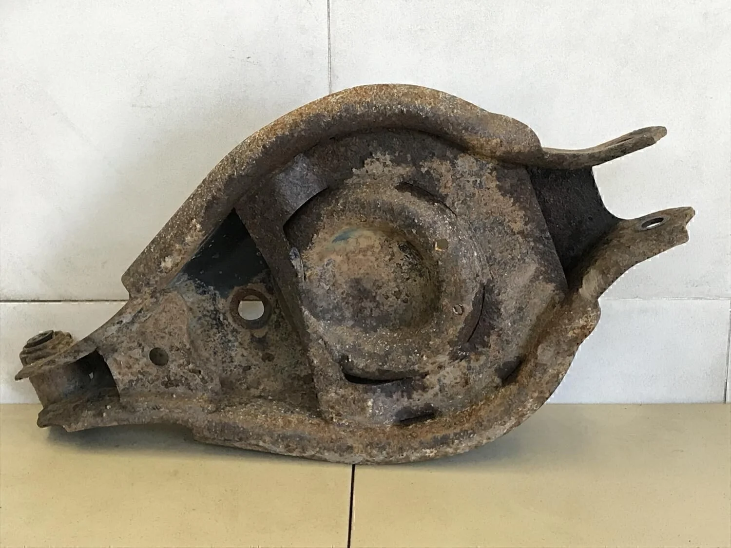 Рычаг задний нижний левый Captiva (C100) 2006-2010