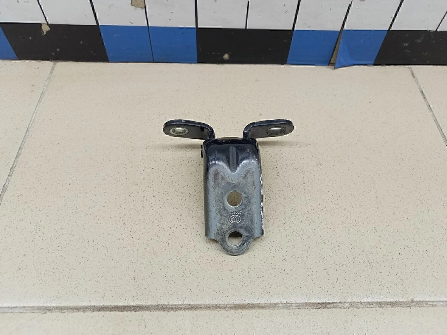 Петля двери Tucson 2004-2010