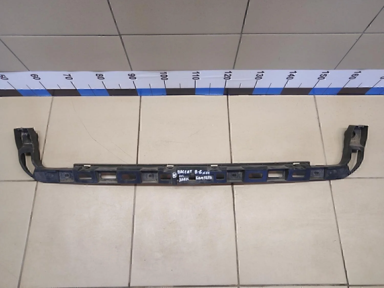 Направляющая заднего бампера Passat [B6] 2005-2010