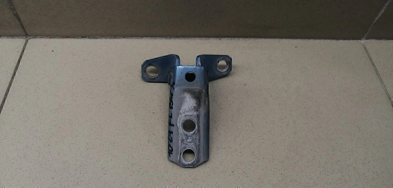 Петля двери ASX 2010-2016