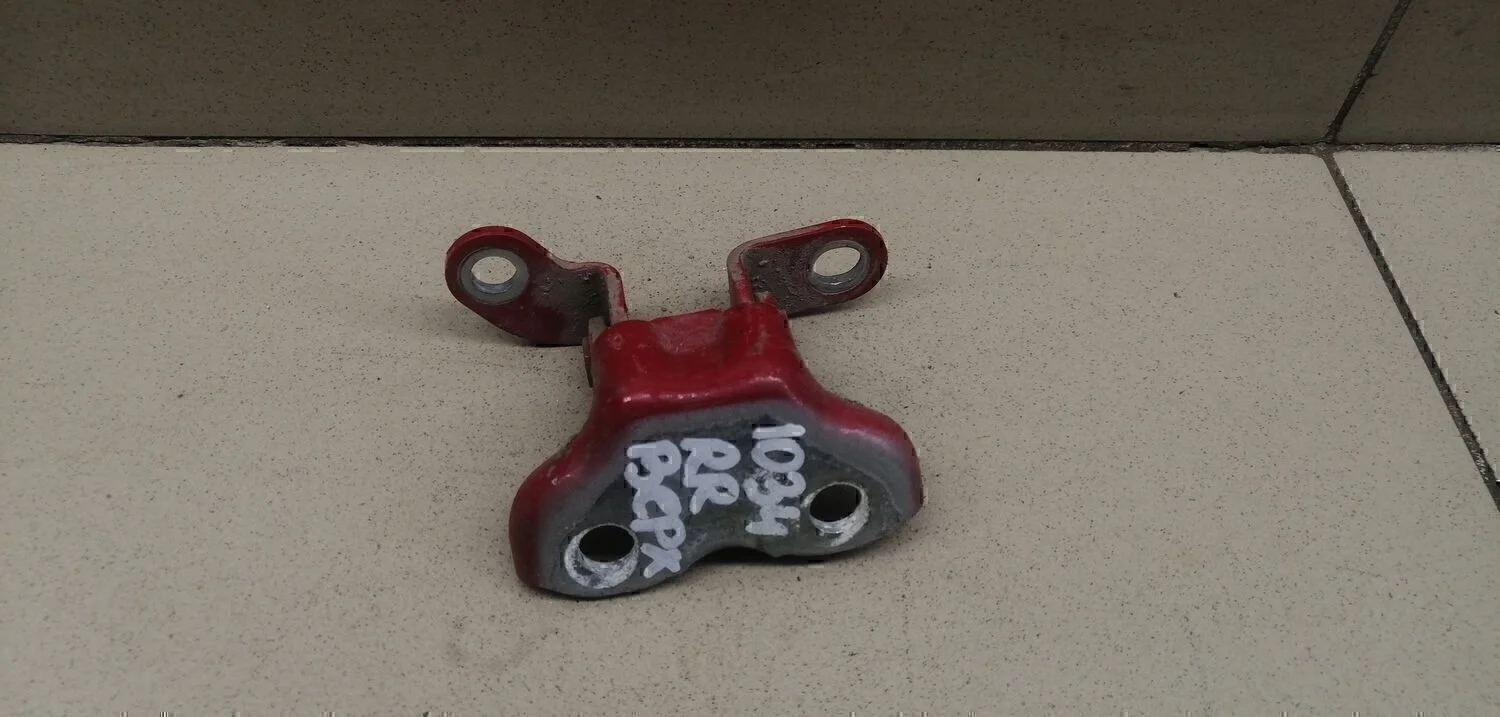 Петля двери задней правой верхняя Yaris 2005-2011