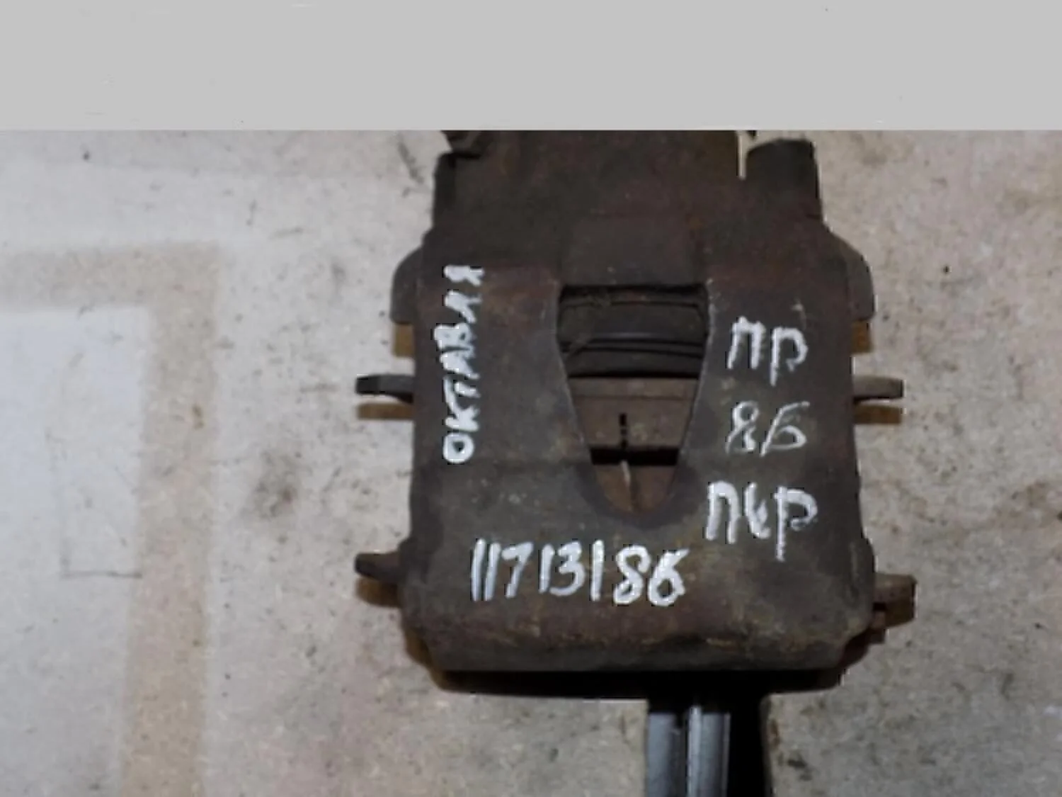 Суппорт передний правый A3 (8L1) 1996-2003