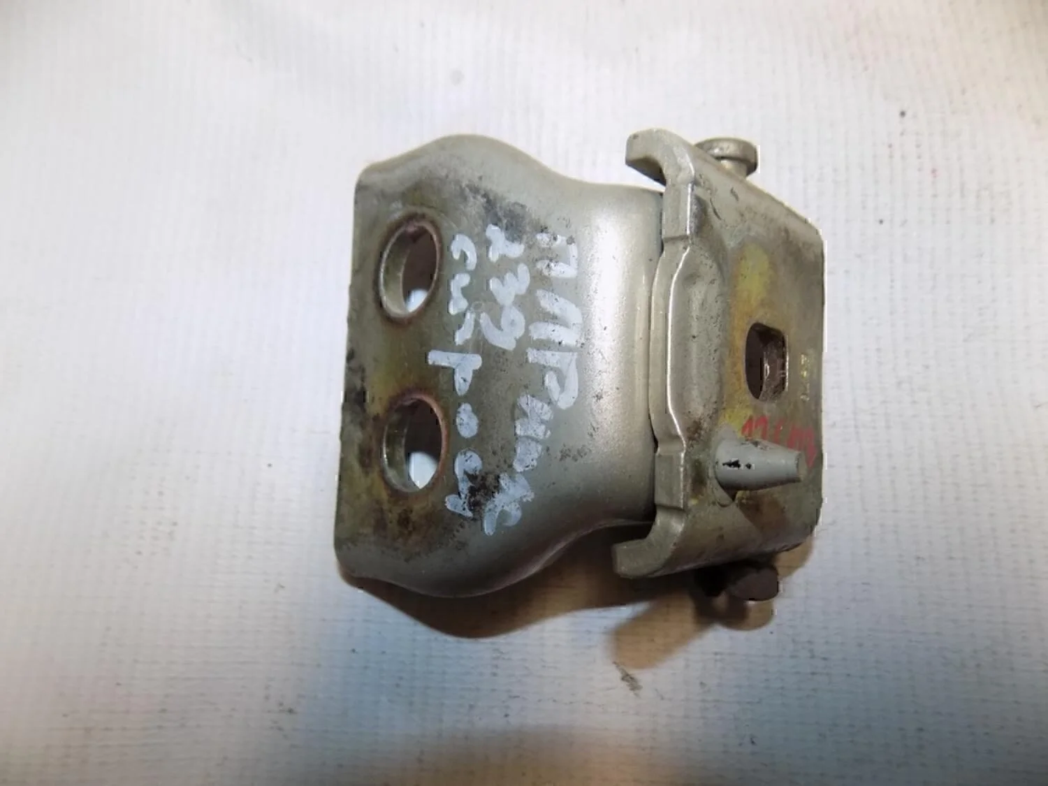 Петля двери передней правой нижняя C4 2005-2011