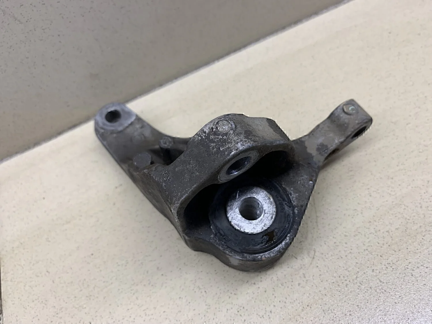 Кронштейн КПП Focus II 2005-2008