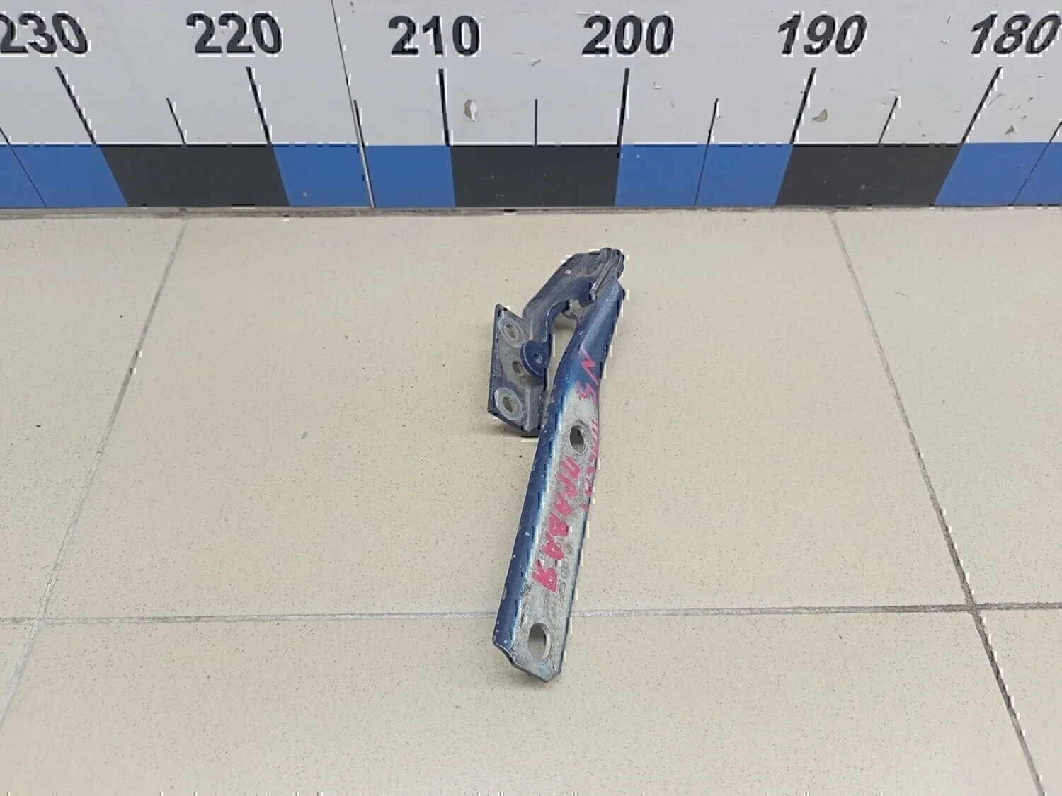 Петля капота правая A4 [B5] 1994-2000