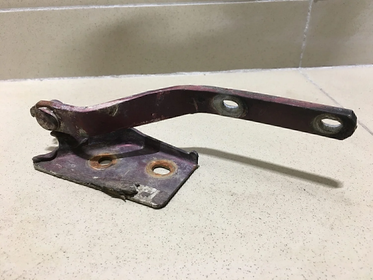 Петля капота правая Golf III/Vento 1991-1997