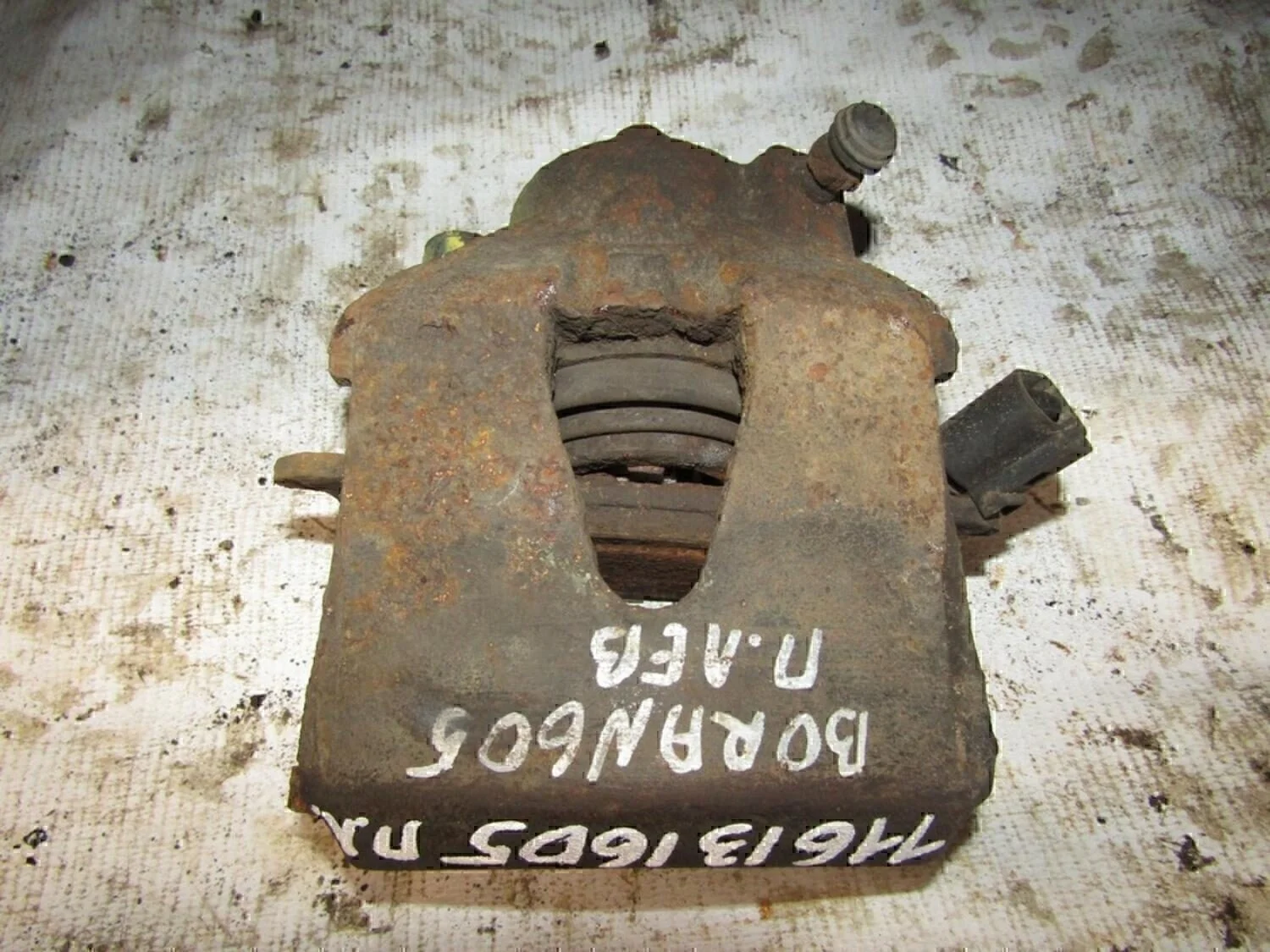 Суппорт передний левый A3 (8L1) 1996-2003